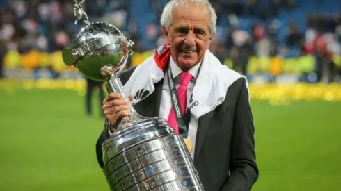 D'Onofrio, con la Libertadores que River le ganó a Boca.