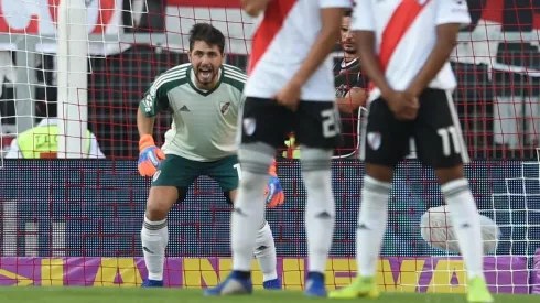 Lux ocupó el lugar de Armani y se mostró firme a pesar los tres goles.