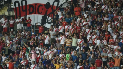 Postal de la hinchada de River en su visita a Mendoza.