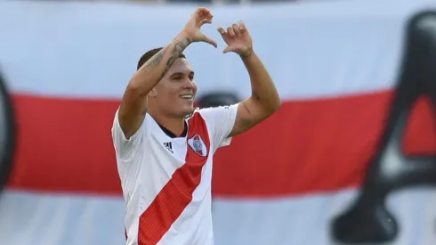 Un diez romántico.la dedicatoria de Juanfer para su esposa Johana.