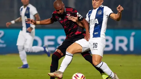 El uruguayo recibió la primera tarjeta roja de su carrera.