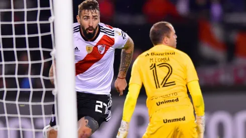 El Oso descargó su impotencia ante los reiterados momentos en los que el club colorado hizo tiempo.