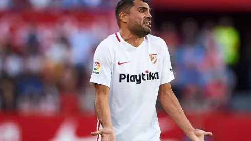 El ex lateral de River no acordó la renovación de su contrato en Sevilla.