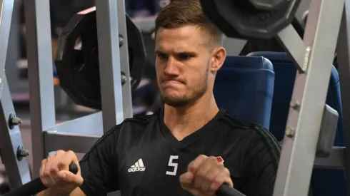 Bruno Zuculini, a puro esfuerzo en uno de los gimnasios del complejo UCLA