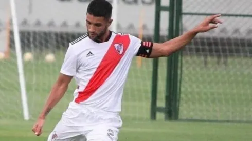 Un defensor del plantel profesional podría irse a préstamo.