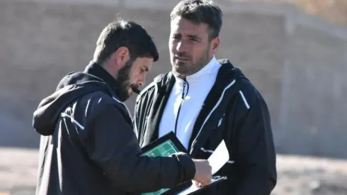 De frente, Diego Pozo, entrenador de Gimnasia y Esgrima de Mendoza.