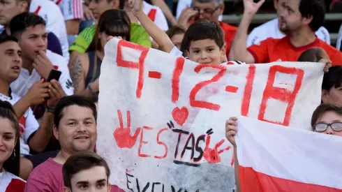 Unas 55.000 almas comenzaron a palpitar el Superclásico.