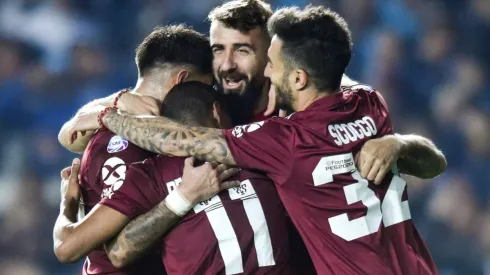 Pratto y Scocco regresaron en la goleada frente a Racing.