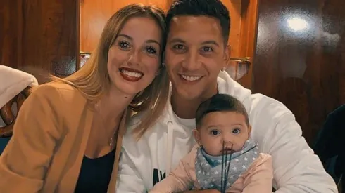 Sebastián Driussi, junto a su esposa y su hija.