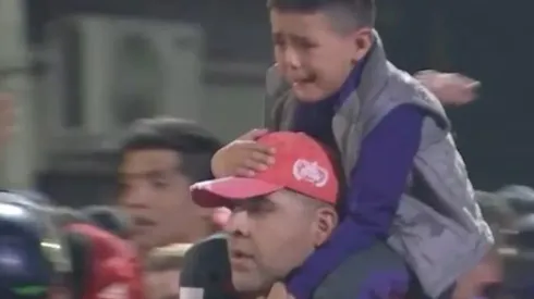 El llanto de un nene que esperaba para entrar con su papá a la cancha.