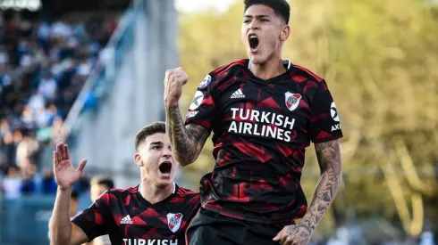 Nacho vio al colombiano y lo asistió entre líneas para que decrete la apertura del marcador.