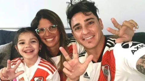 Zampedri celebrando la clasificación junto a su familia.