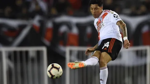El mediocampista de River alcanzó las cinco tarjetas amarillas.