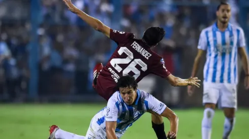 Patricio Lousteau ignoró dos faltas clarísimas dentro del área de Atlético Tucumán.