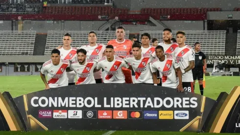 Los once de River en un Monumental vacío.
