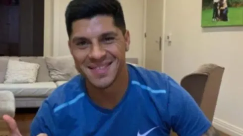 Enzo se divierte en su hogar con su mujer y sus hijos