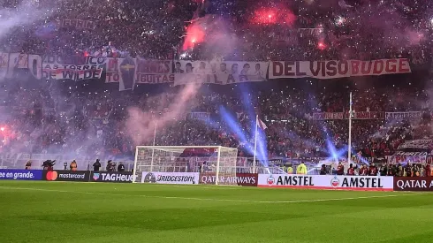 El césped es clave para que la pelota circule al ras y con velocidad, como pretende Gallardo. (FOTO: Getty)