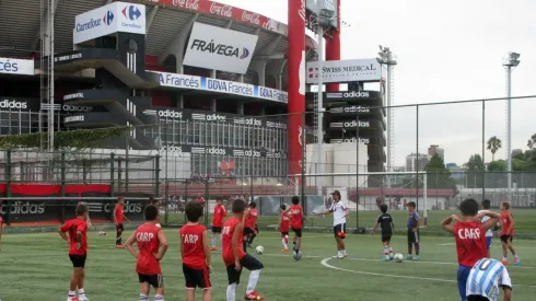 Todos los futbolistas amateurs del club entrenan a distancia y con diferentes elementos