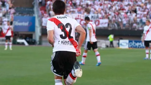 Matías Kranevitter usaba la camiseta número 32 cuando debutó, dorsal que actualmente es de Ignacio Scocco.