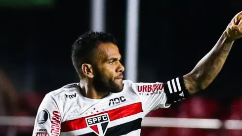 Dani Alves 7 goles en 31 partidos oficiales en el Sao Paulo, donde juega del medio hacia adelante. (FOTO: Getty)