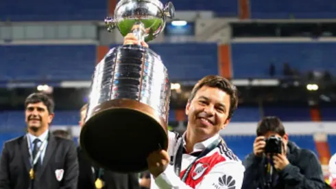 El momento inolvidable en el que el Muñeco levantó la Libertadores en el Bernabéu