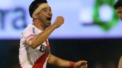 Rojas empezó su carrera en Vélez, donde debutó oficialmente el 26 de agosto de 2007.