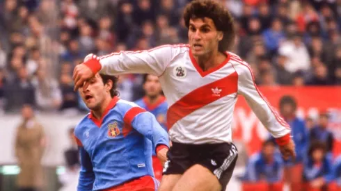 Óscar durante un partido histórico: frente al Steaua de Bucarest por la Intercontinental.