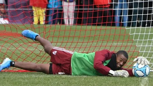 El uruguayo sueñe ponerse los guantes cada tanto en los entrenamientos