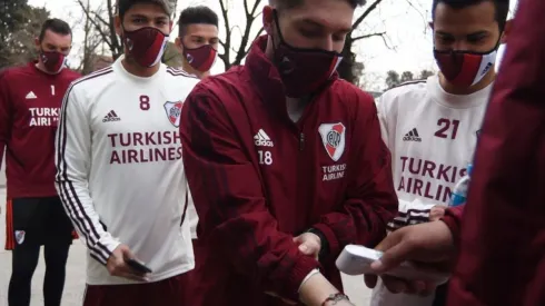 A los jugadores les tomaban la temperatura cada vez que salían para ir a entrenarse.