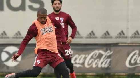 Milton Casco tiene chances de jugar mañana frente a Palmeiras