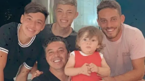 Marcelo Gallardo posando junto a sus hijos en el último fin de año en familia
