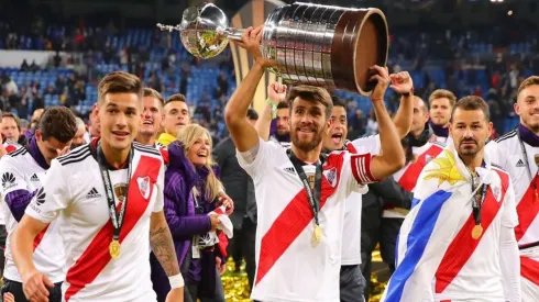 Leonardo Ponzio levantando la Copa Libertadores 2018