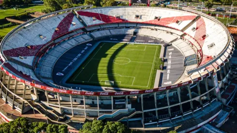 El paso a paso de las obras en el Monumental que comenzaron en agosto y terminaron en febrero. El primer partido disputado en el nuevo campo de juego fue ante Rosario Central.