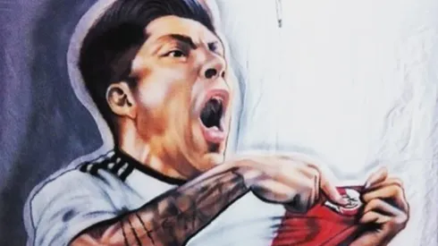 Parte de la bandera que le dedicaron a Enzo, quien acaba de extender su contrato hasta 2023.