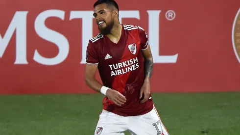 ¡Gritalo Paulo! El chileno marcó el empate agónico de River ante Junior en Barranquilla.