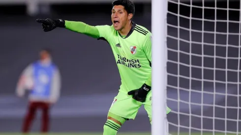 Enzo redondeó un buen primer tiempo ante Santa Fe.