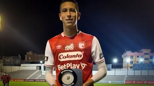 Alejandro Moralez salvó dos goles en la línea durante el partido con Junior.