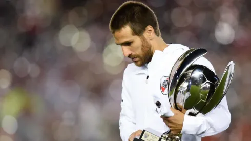 El León con el trofeo de la Supercopa 2018.
