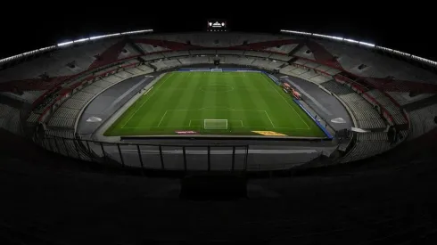 El Estadio Monumental cuenta con una capacidad para 72.054 espectadores, pero cuando se bajen las plateas pasará a tener unos 81.500 aproximadamente.