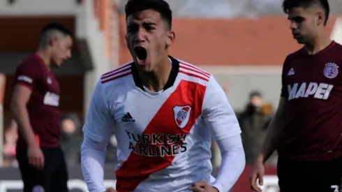 El defensor quedó con el pase en su poder hace algunos días.