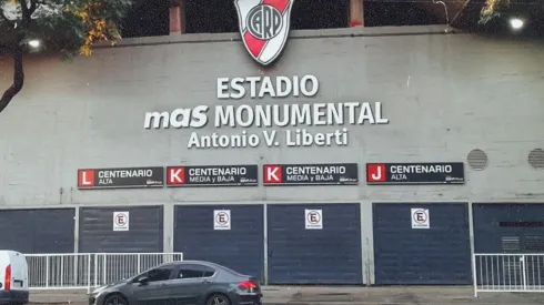 Así podría verse pronto el cartel del Monumental sobre los ingresos a la tribuna Centenario.