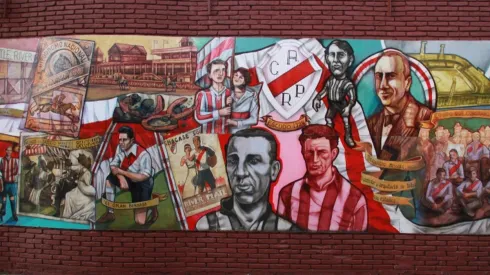 Bernabé Ferreyra, las herraduras, uno de los primeros escudos de River y más detalles de la historia del Millonario retratadas en el mural.