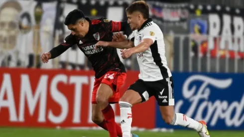 El número 24 no pudo completar el partido en el Estadio Monumental de Chile