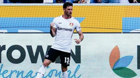 Puño apretado para el Pipa en Alemania: marcó el cuarto gol en el triunfo de su equipo.