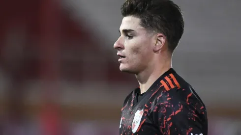 Julián Álvarez volvió a macar y quedó muy cerca de la marca de Borré.