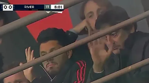 Pérez y Francescoli protagonizaron un momento que se volvió viral en las redes.