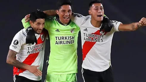 Milton Casco, Enzo Pérez y Tomás Lecanda celebran la increíble victoria ante Santa Fe por la Libertadores 2021.