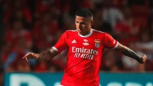 Enzo Fernández juega su primer partido oficial en el Benfica.