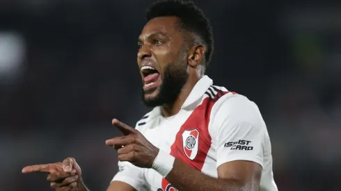 Se está volviendo una costumbre que el Monumental baile al ritmo del Colibrí.