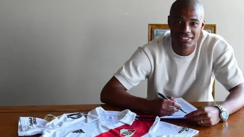 Nico De La Cruz firmó su nuevo vínculo con el Más Grande.